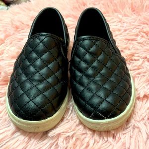 Steve Madden black quilted loafers toddler girl